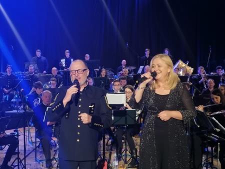 Dirigent Deferri v duetu s soprogo